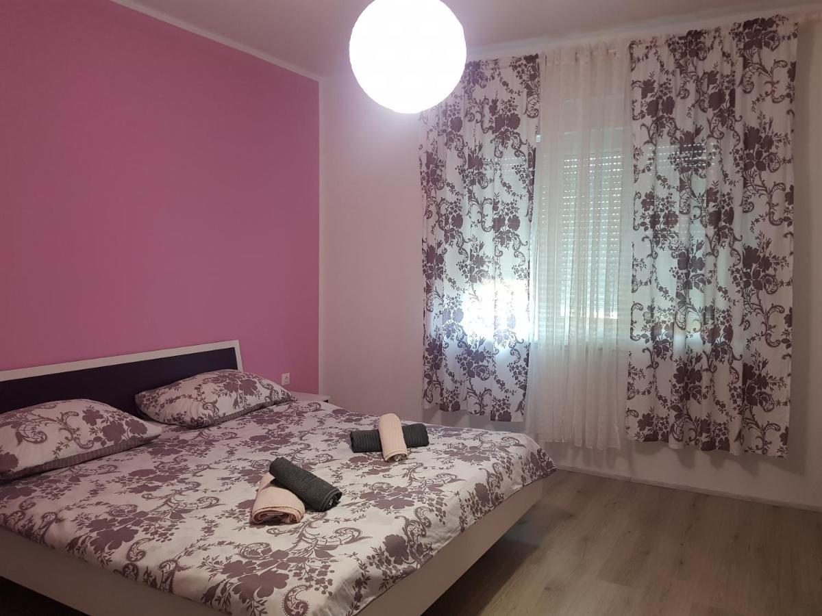 Apartmani Milutin Brodarica  Extérieur photo