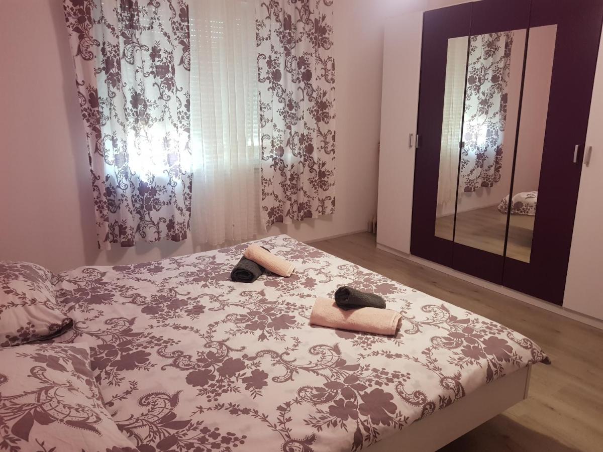 Apartmani Milutin Brodarica  Extérieur photo