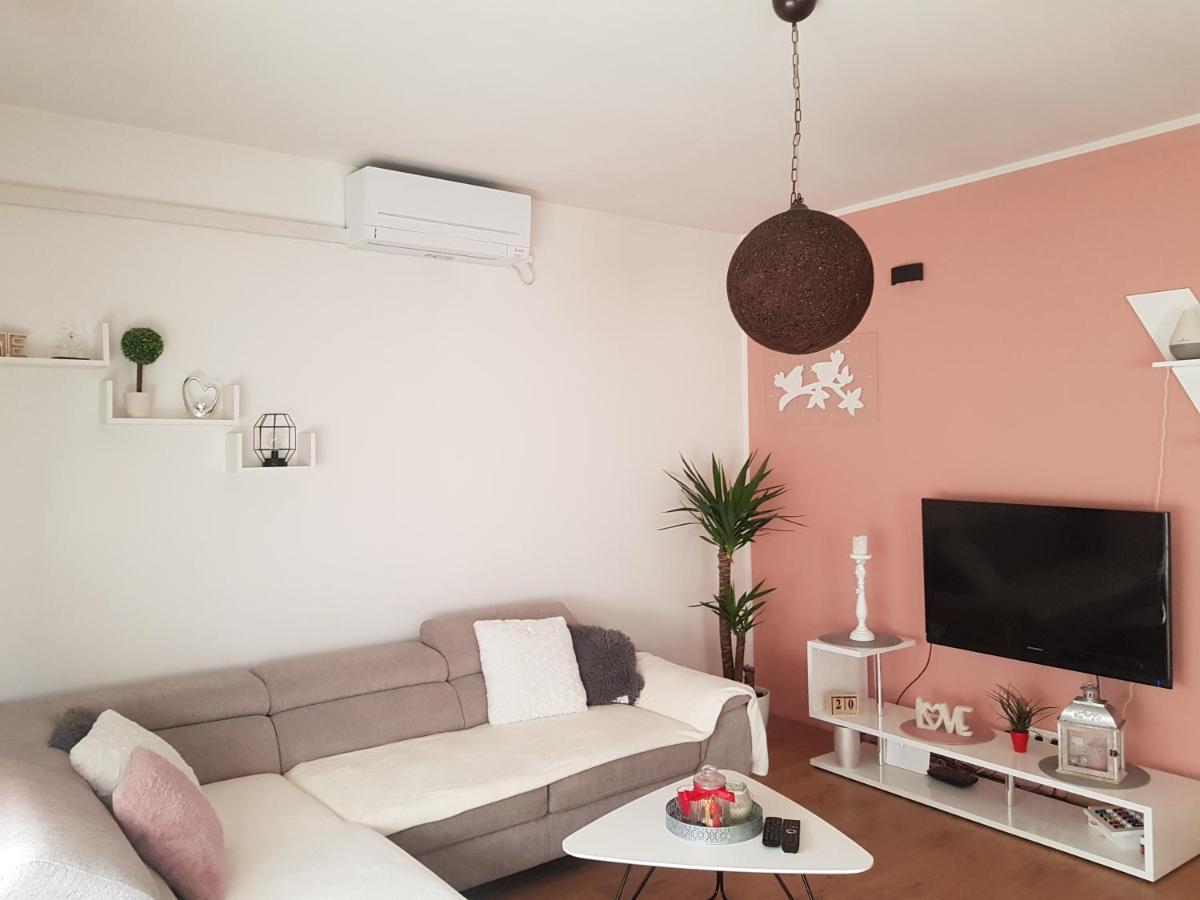 Apartmani Milutin Brodarica  Extérieur photo