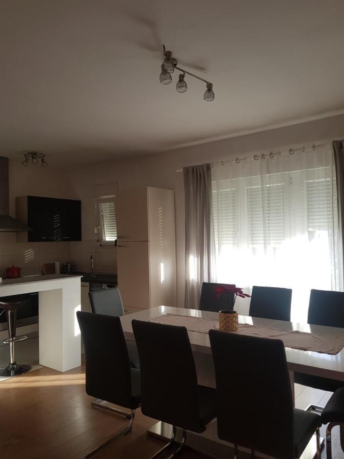 Apartmani Milutin Brodarica  Extérieur photo